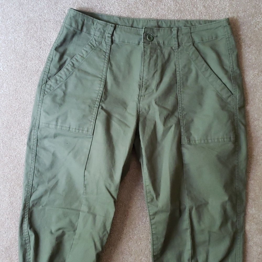 Old Navy olive green raw hem trousers size 6
